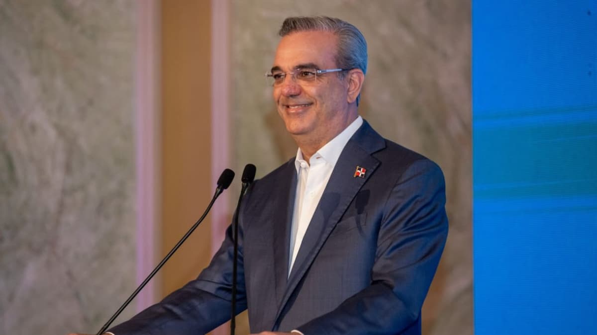 Sondeo internacional dice valoración del Presidente Abinader es de 48,7 % de favorabilidad y un 48,1 % negativa