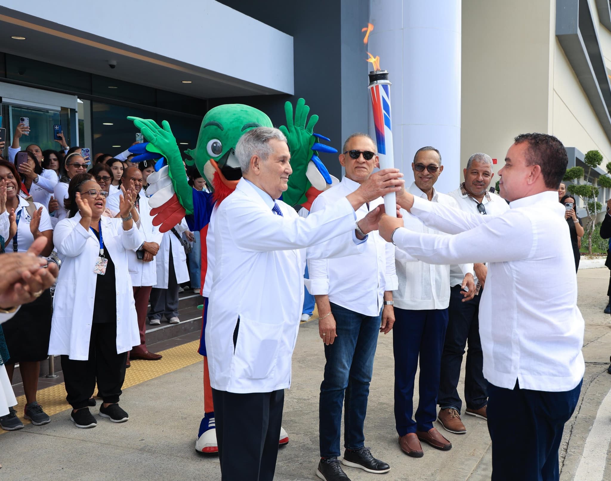 El Servicio Nacional de Salud recibió la antorcha de los Juegos Centroamericanos y del Caribe Santo Domingo 2026