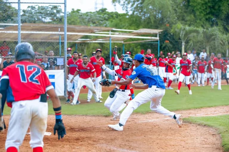 Los Leopardos del Este y Pedro Brand aseguraron su pase a la Gran Final de la tercera edición del Torneo de Béisbol Superior de la Provincia Santo Domingo