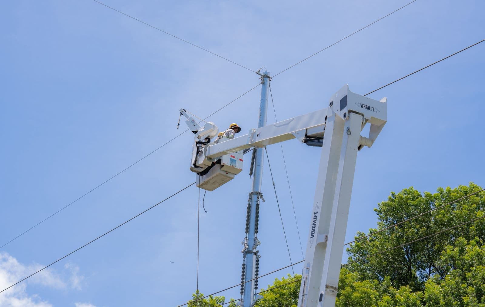 ETED informa trabajos de sustitución preventiva en La Vega requiere interrupción de servicio eléctrico en El Pino, Pontón, Prados del Norte, Punta Larga, Piña Vieja y Loma Miranda