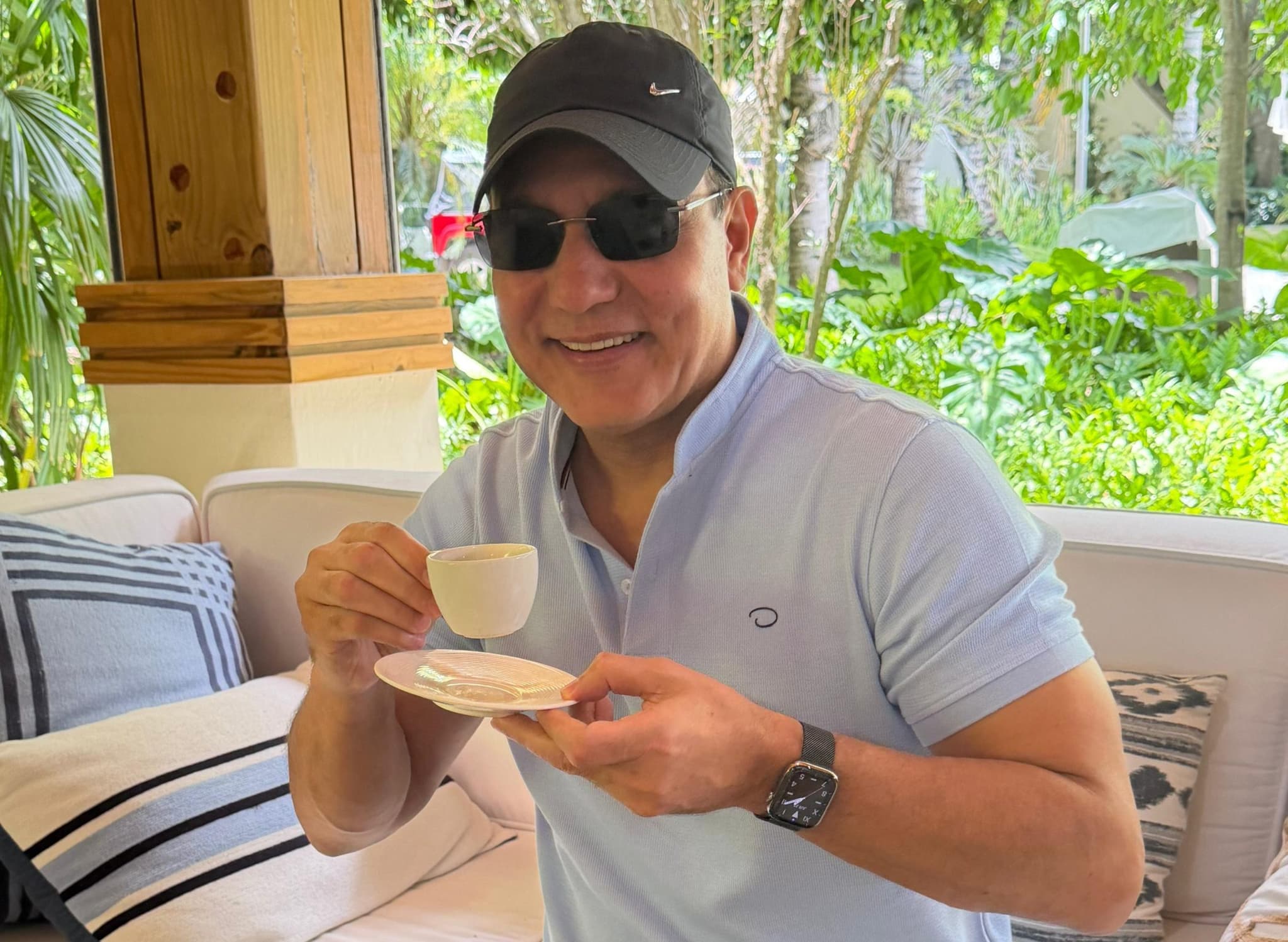 Pero nada…seguimos pa´lante! Abel se toma "un cafecito" para cuestionar declaraciones de Celso sobre apagones y afirma que el Gobierno cambia el nombre a los problemas del país