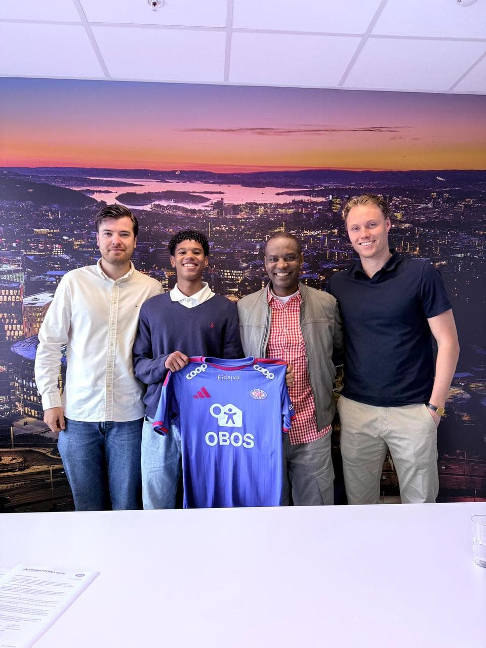 Jancarlos Ramírez se convirtió en uno de los primeros dominicanos que con 15 años firma un contrato con un club de fútbol europeo