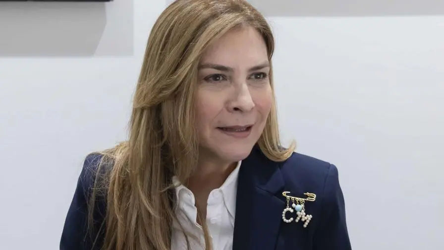 Carolina Mejía deja entrever que Alofoke le está comiendo los caramelos; dice las encuestas son fotografías del momento