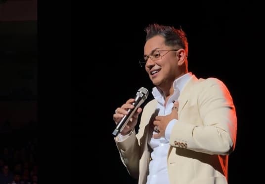 Fiscalía de Colombia ocupa bienes de Charlie Zaa; cantante defiende el origen de su patrimonio
