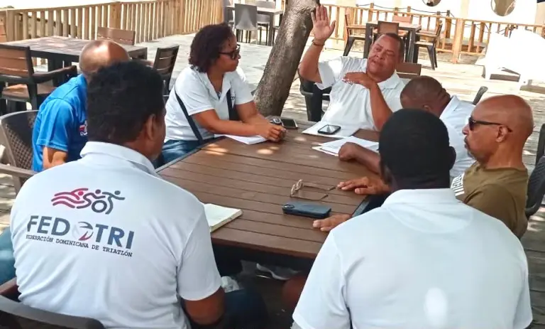 La Federación Dominicana de Triatlón evaluó el área de competencia donde se desarrollarán las pruebas de triatlón en los XV Juegos Centroamericanos y del Caribe 2026