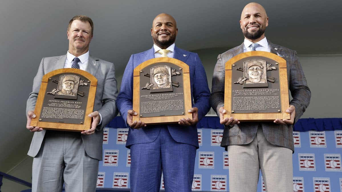 Los latinos Carlos Beltrán y Andrew Jones fueron exaltados el domingo al Salón de la Fama del Béisbol