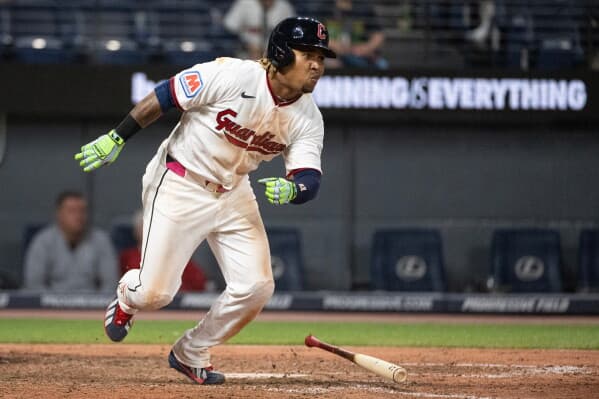 José Ramírez conectó dos hits en su regreso a la alineación de los Guardianes de Cleveland luego de varios meses de ausencia