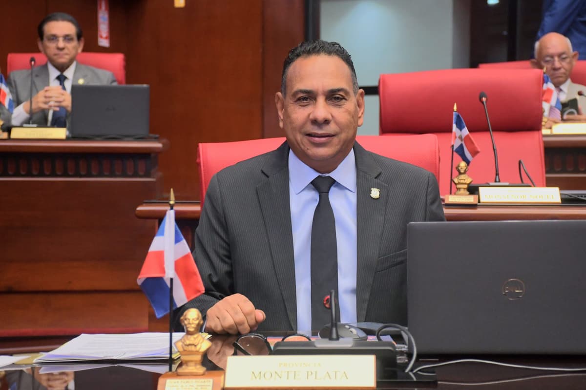 Senador del PRM llama al Presidente Abinader a cancelar a gerentes de Edeeste por tanda de apagones en Monte Plata
