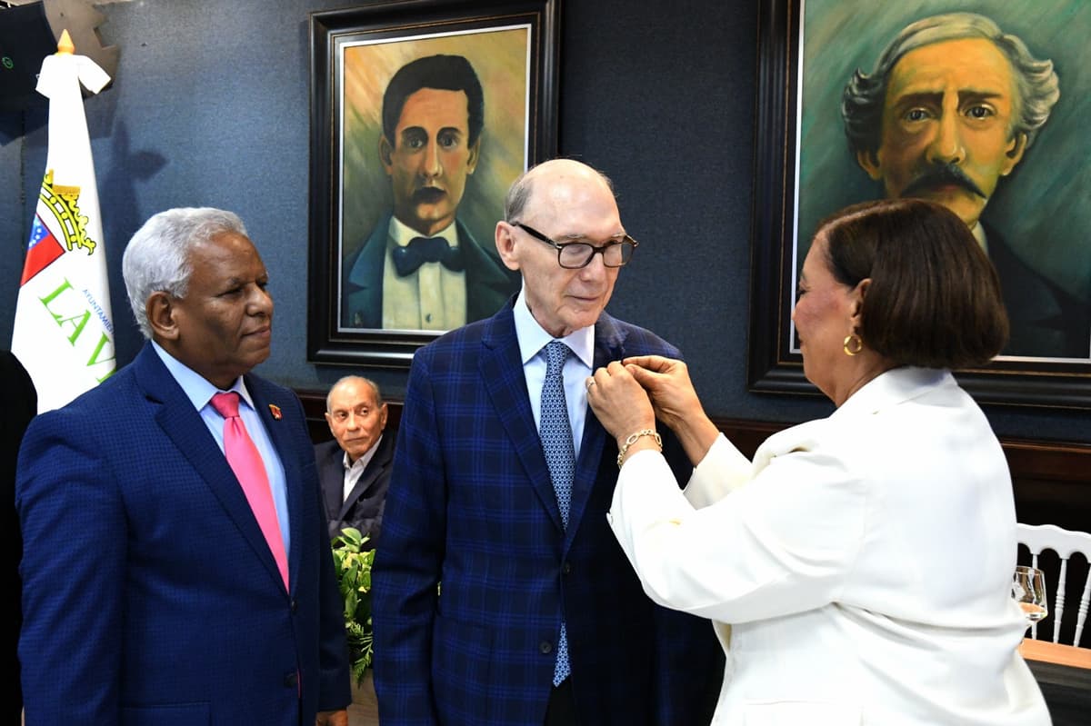 Historiador Frank Moya Pons es Hijo Meritísimo de La Vega en reconocimiento a su dedicación y empeño por mantener viva y bien documentada la historia de la provincia