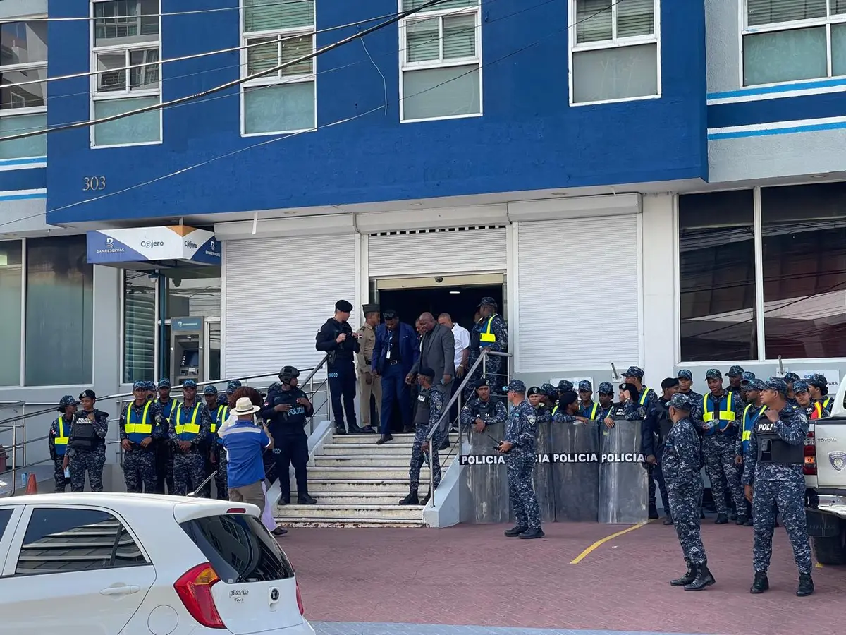 Empleados de EGEHID protestan para exigir reajuste salarial y mejores condiciones laborales