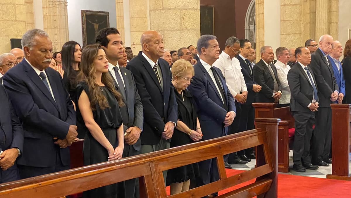 Leonel Fernández rinde tributo a la memoria de su madre y resalta progreso de su familia