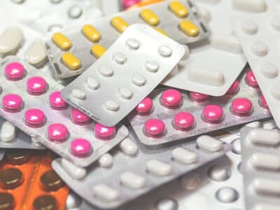 Mujer lleva un año esperando un medicamento de alto costo