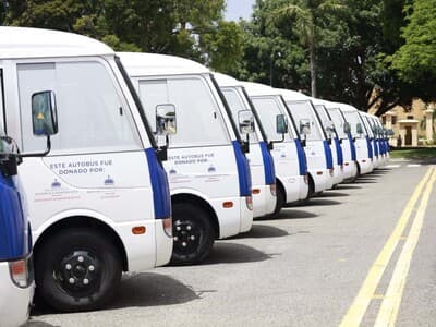Entregan nuevos autobuses para transporte universitario