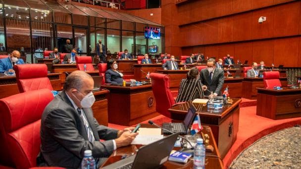 Senadores se resisten a eliminar el barrilito pese a la presion ciudadana y la crisis fiscal