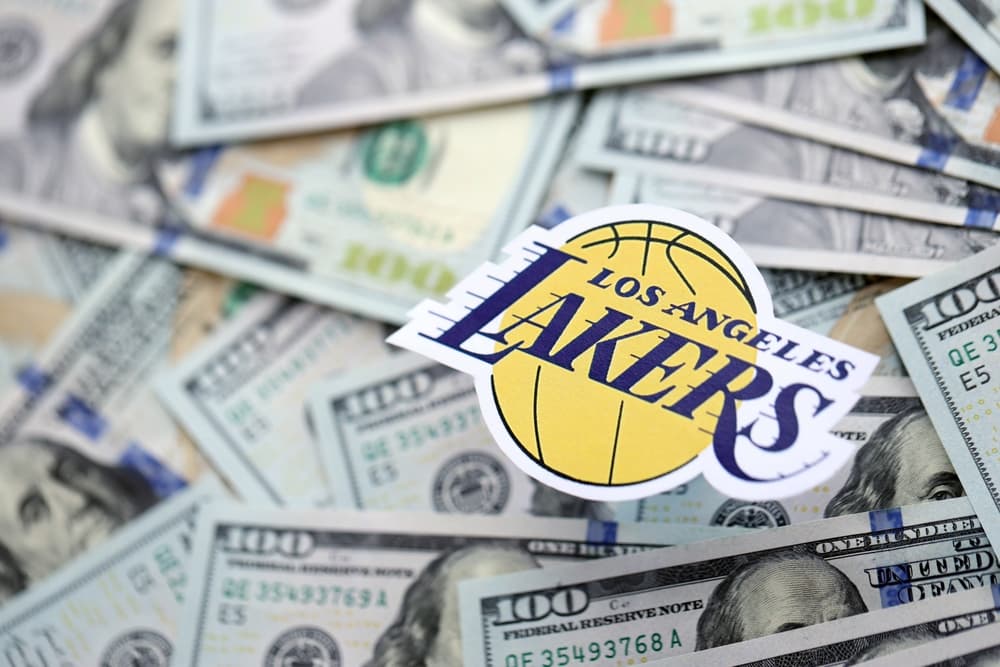 ¿Quiénes son los nuevos dueños de Los Angeles Lakers? Así fue la venta récord por US$12.500 millones