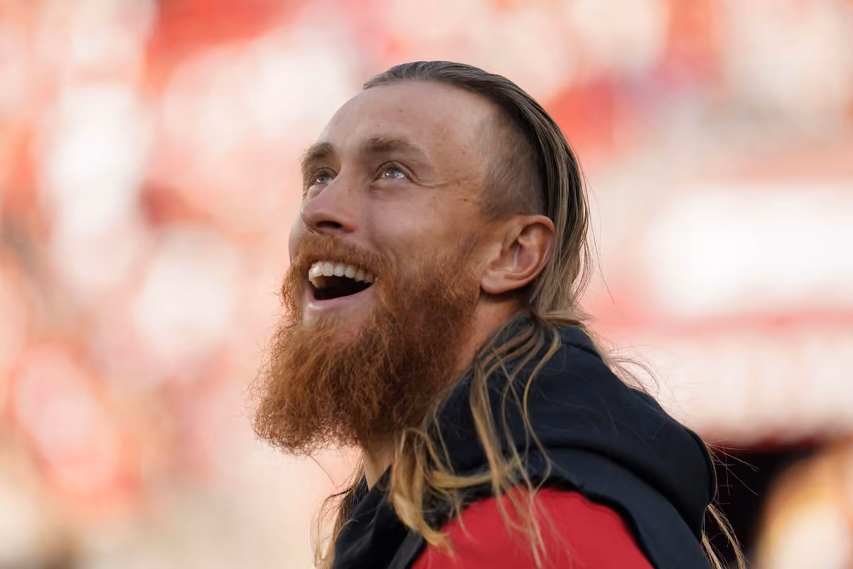 George Kittle de los 49ers cerca de entrenar, tiene 'oportunidad' de jugar en el debut.