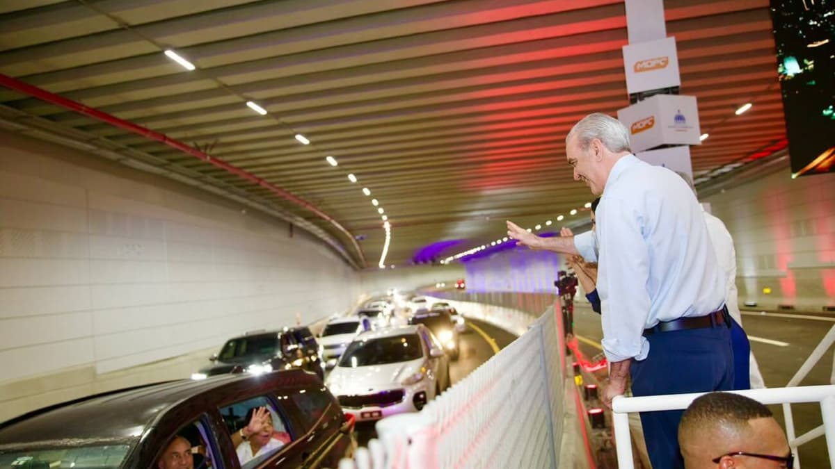 Gobierno inaugura paso a desnivel Plaza de la Bandera, obra financiada con recursos de Aerodom