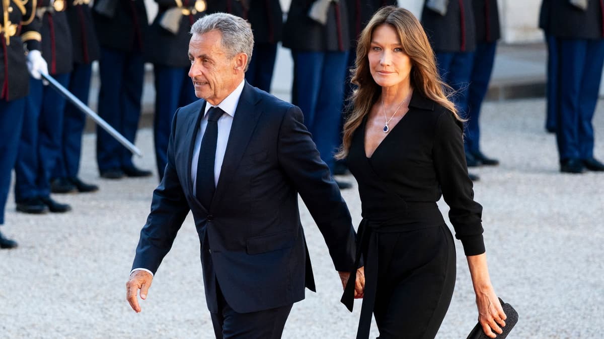 Carla Bruni, devastada por la muerte del hombre que la unía con Isabel II, la princesa Ana y Carolina de Mónaco