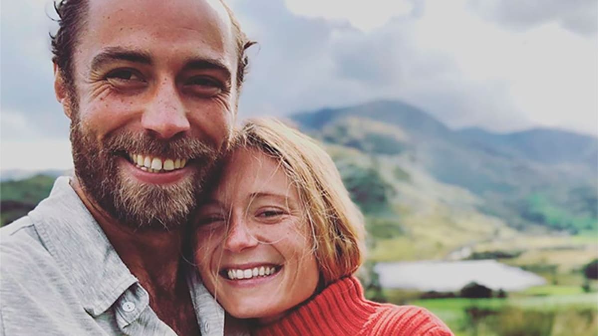 La tierna imagen de Íñigo, hijo de James Middleton y sobrino de la princesa Kate, viendo el eclipse: ¡qué mayor y rubio está!